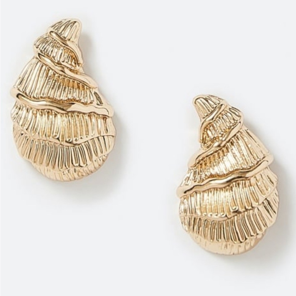 Kaia Textured Metal Shell Stud Earrings